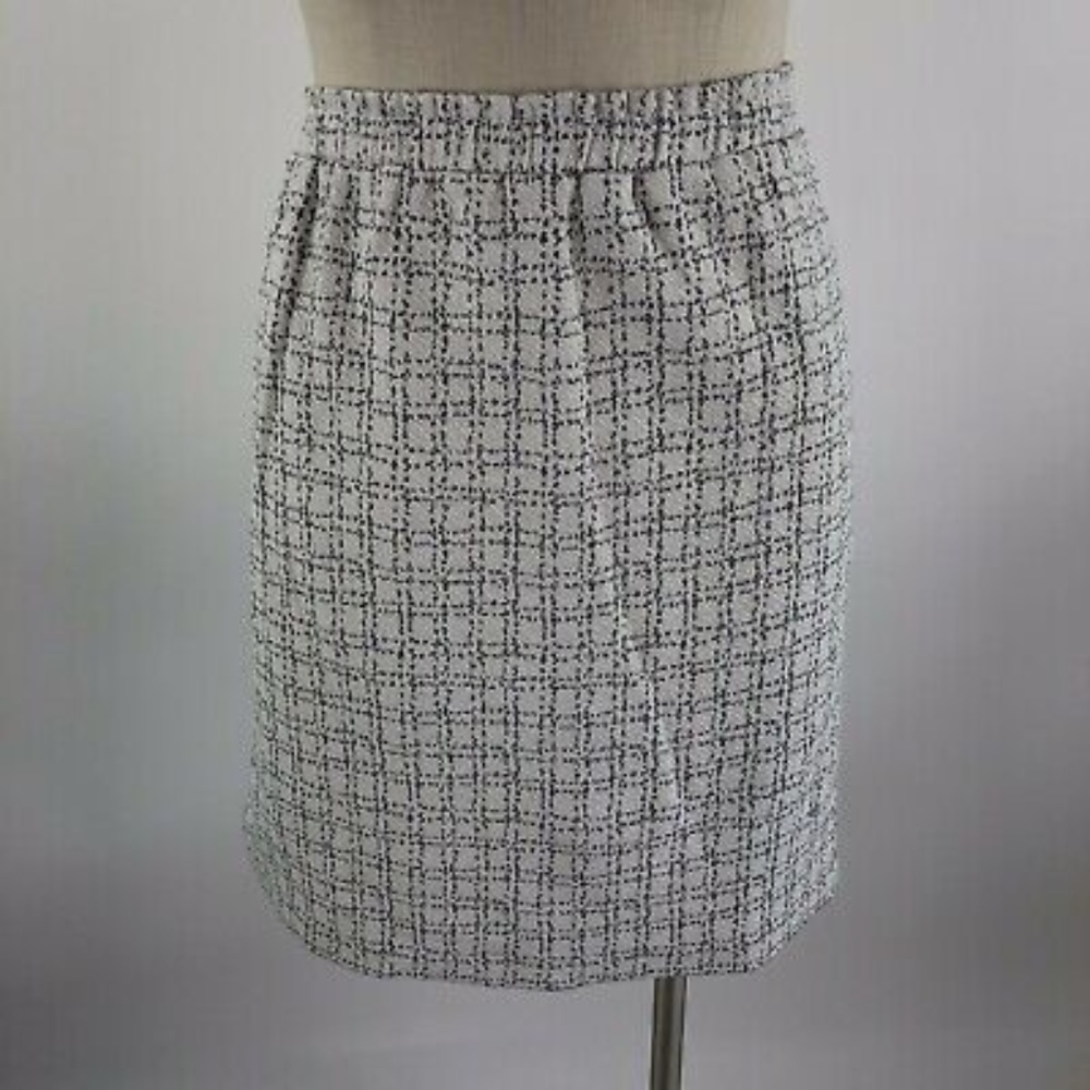 Loft Pull on skirt size small NWT